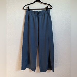 Lululemon Softreme Ribbed High Rise Wide Leg Crop  Pants Size 8, Navy Blue